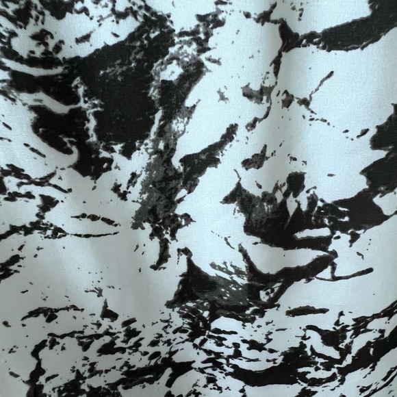 Vince Camuto Twist Front Long Sleeved Blouse Black and White Marble Print - Picture 4 of 6